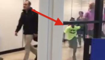 Rodzice czekali na swoich synów cztery lata! Ich powitanie na lotnisku mówi samo za siebie…