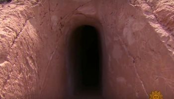 Artysta spędził 25 lat drążąc ogromną jaskinię. Jej wnętrze powala na kolana