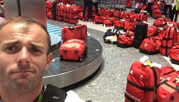 Brytyjscy olimpijczycy mieli takie same torby, przez co nie byli w stanie odebrać ich na lotnisku