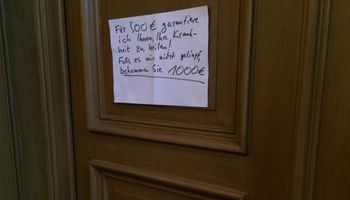 Na drzwiach gabinetu lekarskiego powieszono kartkę, która doprowadza doświadczonego lekarza do szału