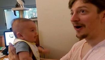 Tata mówi do 3-miesięcznego dziecka „Kocham Cię”. To, co odpowiada niemowlak wydaje się niemożliwe!