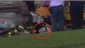 Ratownicy dopiero po chwili zauważyli, co kurczowo w ramionach trzyma kobieta, która spadła z mostu