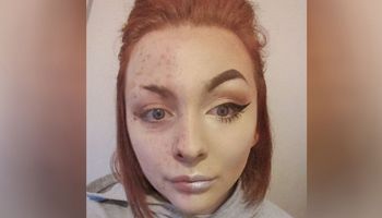 Dziewczyna publikuje zdjęcie swojej w połowie pomalowanej twarzy. Jej wygląd niektórych szokuje