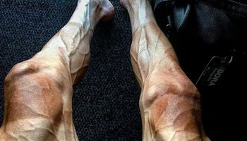Kolarz publikuje zdjęcie swoich wyczerpanych nóg po przejechaniu 2829 km. Ten widok szokuje