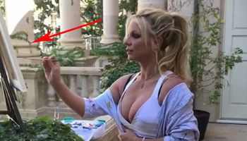 Britney Spears rozpoczęła karierę jako malarka. Jej pierwsze „dzieło” sprzedano za 10.000$
