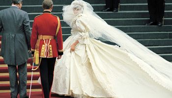 11 tajemniczych szczegółów dotyczących sukni ślubnej Diany, które znane są tylko nielicznym