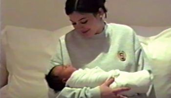 Kylie Jenner urodziła! Na wideo ujawniła cały okres ciąży, który tak pilnie strzegła