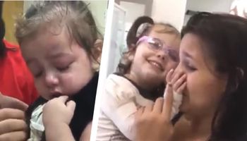 Niewidoma 2-latka po raz pierwszy zobaczyła swoją mamę. Jej reakcja porusza do łez