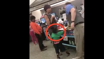 Sprzedawca wyrzuca ze sklepu matkę z dzieckiem. Chłopiec krzyczy do niego „Zamknij się!”