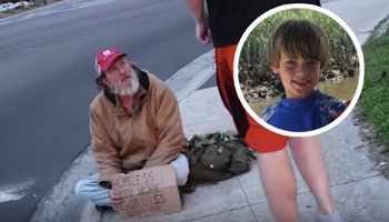 Myślał, że bezdomny prosi jego syna o pieniądze. Zrobiło mu się głupio, gdy poznał prawdę