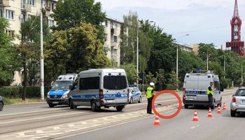 78-latka z Wrocławia wpadła pod tramwaj. Pojazd przez kilkaset metrów ciągnął jej ciało