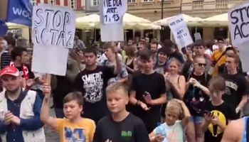 W Polsce odbywają się protesty przeciwko „cenzurze internetu”. Jej skutki odczuje każdy z nas