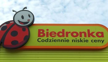 Chciał ukraść piwo w Biedronce. Gdy to nie wyszło, zaczął opluwać krwią zarażoną wirusem HIV