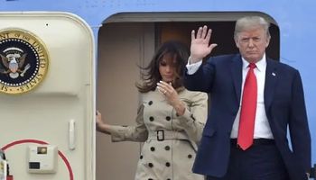 Trump wysiadł z samolotu z sobowtórem Melanii. Internauci są przekonani, że to nie jego żona