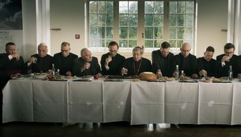 W sieci pojawił się właśnie zwiastun filmu o księżach. To będzie prawdziwy skandal
