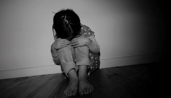 Rodzice gwałcili czwórkę dzieci podczas libacji alkoholowych. Najmłodsze ma tylko 5 lat