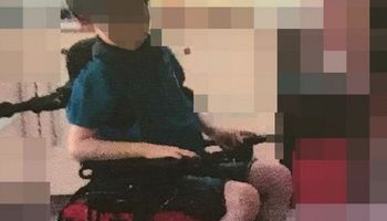Nauczyciele przywiązali autystycznego chłopca do krzesła. Przerażony malec nie mógł się ruszyć