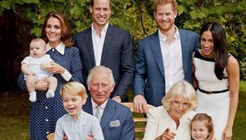 Zdjęcie księcia Karola z najmłodszym wnukiem podbija sieć. Jest bardzo zabawne