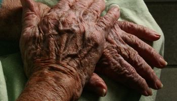 Schorowana 91-letnia staruszka straci dom. Państwo jest wobec niej bezwzględne
