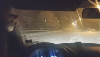 Jechał autem z synami w śnieżny wieczór. Chłopcy nagle zaczęli prosić, by się zatrzymał