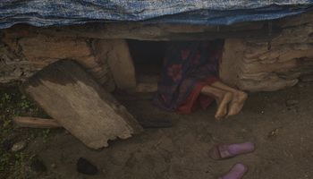 Nie żyje Nepalka i dwójka jej dzieci. Zginęli, bo kobieta miała okres