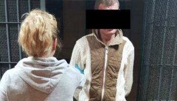 Obcokrajowiec zaatakował mężczyznę, który nie chciał oddać wódki. Zadał mu ciosy nożem