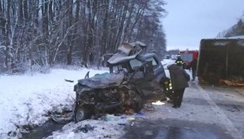 Tragiczny wypadek na Podkarpaciu. Kierowca zginął na miejscu, a jego żona w szpitalu