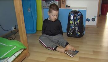 9-letni Bartuś nie ma rąk. NFZ odmówił refundacji wózka, który jest mu niezbędny
