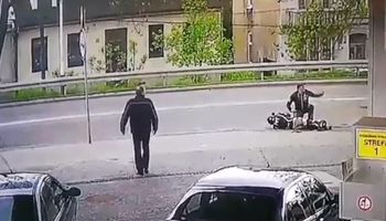 drastyczne nagranie z wypadku motocyklisty