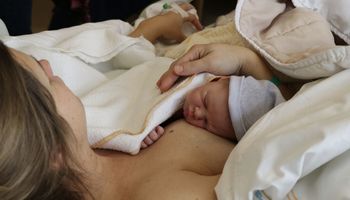 Kobietę rozerwało podczas porodu. Tragiczny błąd lekarzy w podwarszawskim szpitalu