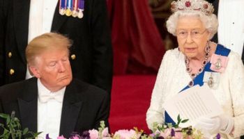 Donald Trump zasnął podczas przemówienia Królowej Elżbiety II. Wideo podbija sieć