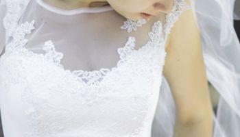 Poprosiła internautów o opinię na temat sukni ślubnej. Komentarze były bezlitosne