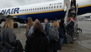 Śmierć na lotnisku w Krakowie. 71-latka zginęła, przez pośpiech innych pasażerów