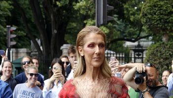 Celine Dion ma 51 lat, a wygląda na 70. Fani są zaniepokojeni, a ona zapewnia, że jest zdrowa