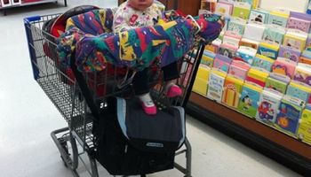 Zostawiła synka na pół godziny w sklepowym wózku. Gdy zwrócono jej uwagę, wpadła w szał
