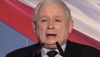 Wyborca przebrał się na głosowanie za Jarosława Kaczyńskiego. Tak oddał głos!