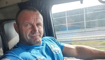 Mariusz Pudzianowski wrzucił selfie z ciężarówki. Pod zdjęciem aż zawrzało