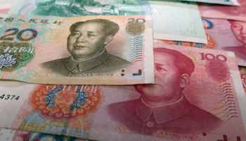 Chińczycy niszczą banknoty