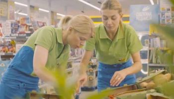 Noworoczne podwyżki dla pracowników supermarketów. Na ile mogą liczyć?