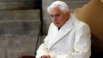 Stan Benedykta XVI jest zły. 93-letni papież słabnie