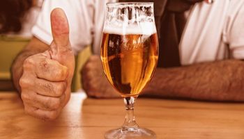 Jeśli pijesz codziennie piwo, będziesz żył dłużej! Potwierdzili to holenderscy naukowcy