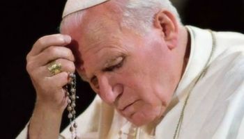 Przeprowadzenie egzorcyzmu przez papieża