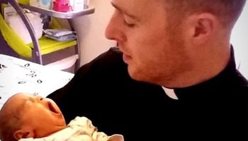 Kleryk uratował dziewczynkę przed aborcją