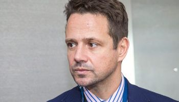 Rafał Trzaskowski opuścił szpital. „Wciąż potrzebna rekonwalescencja”