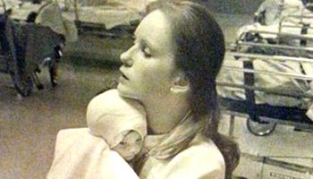 Pielęgniarka ocaliła poparzone dziecko. 38-lat później zobaczyła zdjęcie, które przyprawiło ją o dreszcze