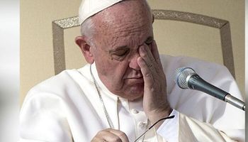 Papież Franciszek jest po operacji. „Schorzenie było poważne”