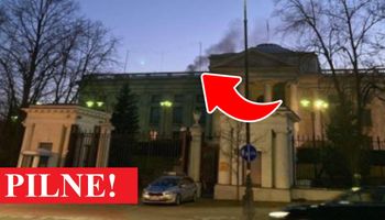 Dym nad ambasadą Rosji w Warszawie. „Tak jak w Kijowie tuż przed inwazją”