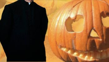księża ostrzegają przed Halloween