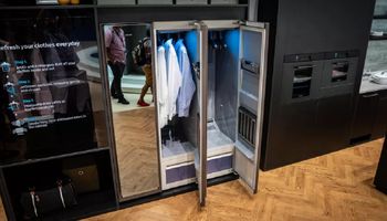 Samsung AirDresser odświeży i wyprasuje ubrania w naszej szafie