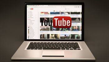 YouTuberzy zachęcają do klikania w reklamy